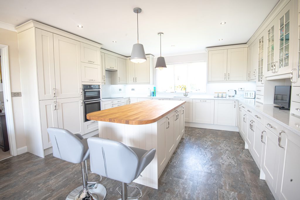 Kitchen Installation: Mr Bell - Minskip