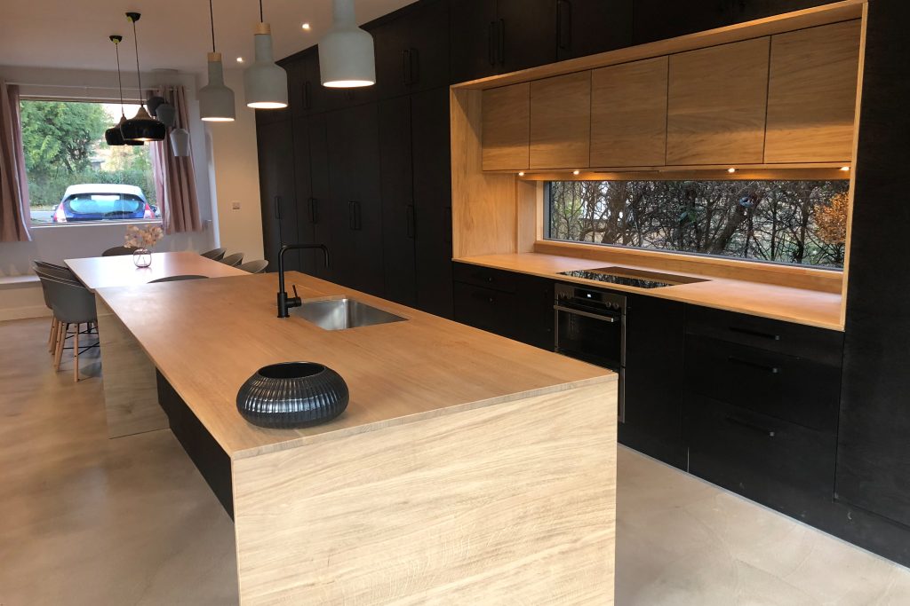 Kitchen Installation: Oakview House - Surrey